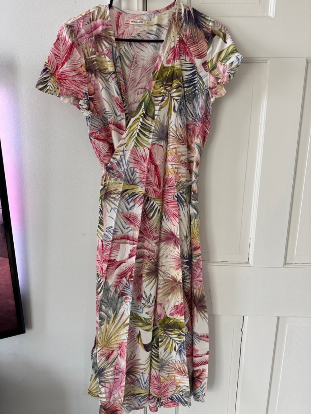 Marine Layer Emlyn Floral Wrap Dress
Tropical Leaf Print Wrap Dress